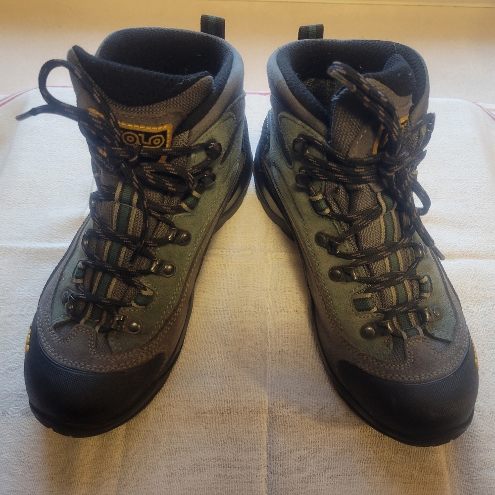 Womens Asolo hiking boots green upper 6.5